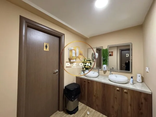 Shitet Biznes (Lokal) tek Bulevardi Bajram Curri!