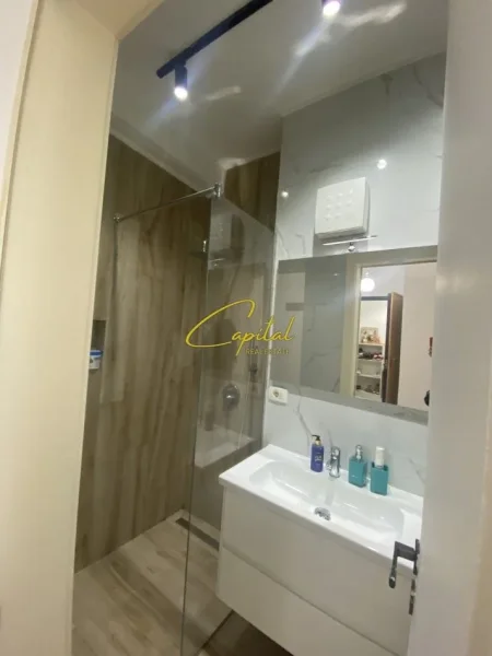 Tirane, jepet me qera apartament 2+1 Kati 3, 98 m² 750 € (PAZARI I RI)