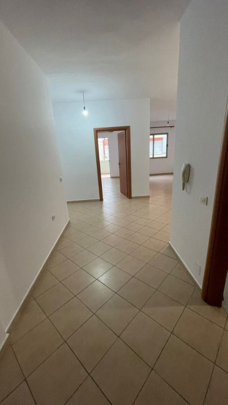 Tirane, shitet apartament 1+1+Ballkon Kati 4, 73 m² 88.000 € (Pallatet e Verdha)