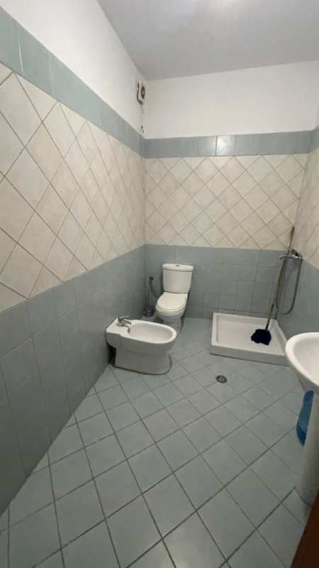 Tirane, shitet apartament 1+1+Ballkon Kati 4, 73 m² 88.000 € (Pallatet e Verdha)