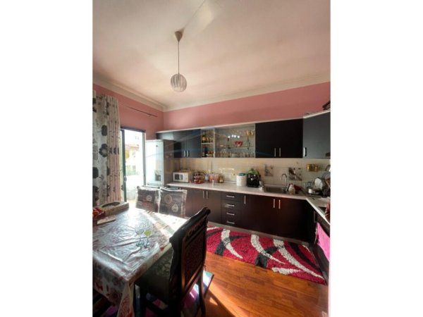Tirane, shitet Vile 3 Katshe Kati 3, 150 m² 350.000 € (Rruga 5 Maji)