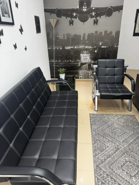 Shitet i gjithe mobilimi dhe pajisjet e zyrës!!!