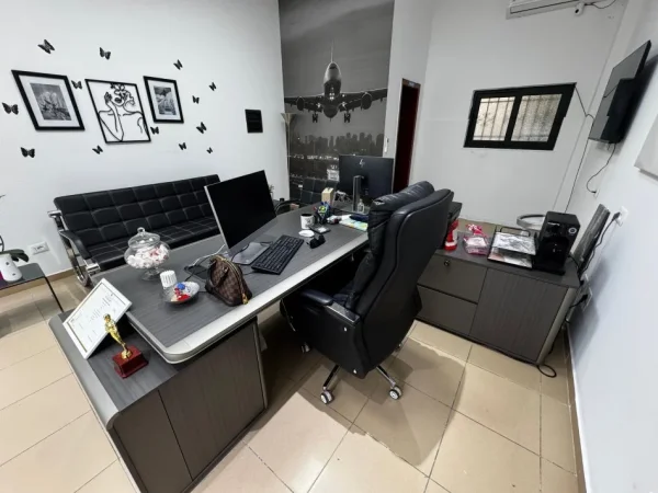 Shitet i gjithe mobilimi dhe pajisjet e zyrës!!!