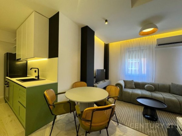 Tirane, jepet me qera apartament 1+1 Kati 4, 38 m² 500 € (komuna e parisit)