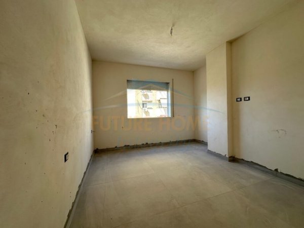 Tirane, shitet apartament 1+1 Kati 2, 74 m² 185.275 € (Pazari i Ri)