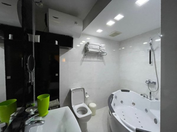 Tirane, jepet me qera apartament 2+1+Ballkon Kati 2, 100 m² 580 € (LIQENI I THATE)