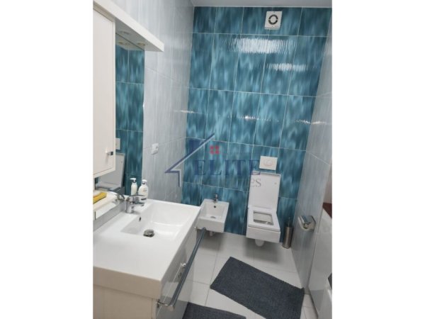 Tirane, jepet me qera apartament 2+1 Kati 19, 95 m² 1.500 € (Residenca Ambasador 3)