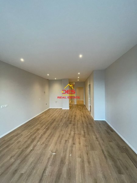 Vlore, shitet apartament 2+1+Ballkon Kati 1, 100 m² 130.000 € (Rruga Dhimitër Konomi)