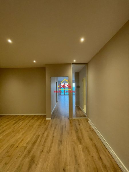 Vlore, shitet apartament 2+1+Ballkon Kati 1, 100 m² 130.000 € (Rruga Dhimitër Konomi)