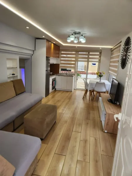 Tirane, jepet me qera apartament 2+1+Aneks+Ballkon Kati 3, 185 m² 450 € (Rruga Bill Klinton)
