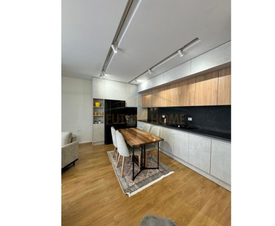 Tirane, jepet me qera apartament 2+1+Ballkon Kati 2, 80 m² 650 € (Selite)