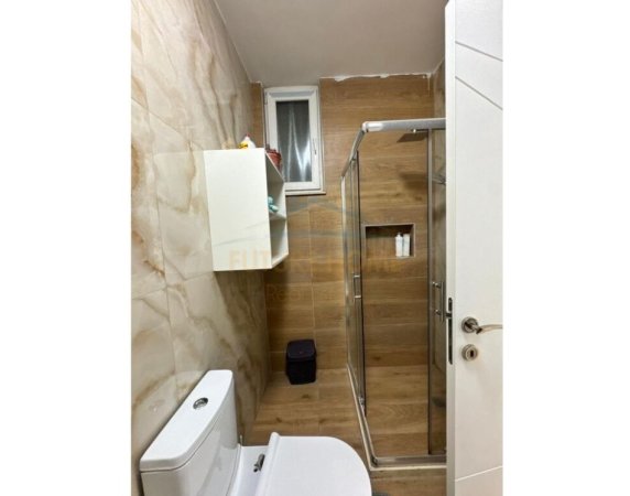 Tirane, jepet me qera apartament 2+1+Ballkon Kati 2, 80 m² 650 € (Selite)