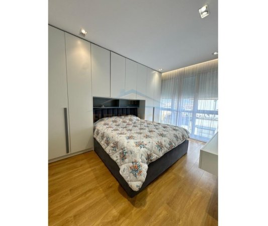 Tirane, jepet me qera apartament 2+1+Ballkon Kati 2, 80 m² 650 € (Selite)