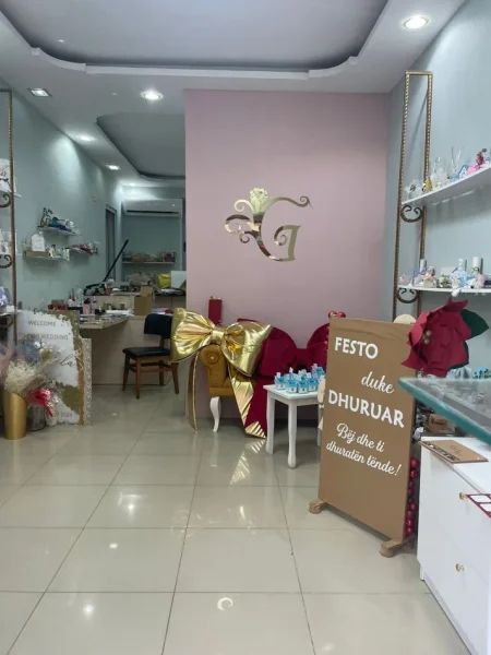 Tirane, jepet me qera ambjent biznesi Kati 0, 42 m² 700 € (MINE PEZA)