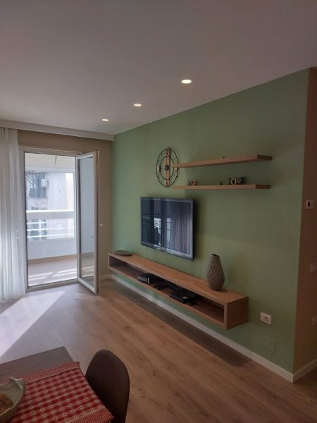 Tirane, jepet me qera apartament 2+1+Ballkon Kati 3, 102 m² 1.000 € (Rruga e Elbasanit)