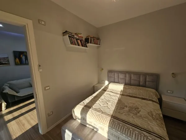 Tirane, jepet me qera apartament 1+1+Ballkon Kati 3, 73 m² 1.000 € (Rruga e Kavajes)