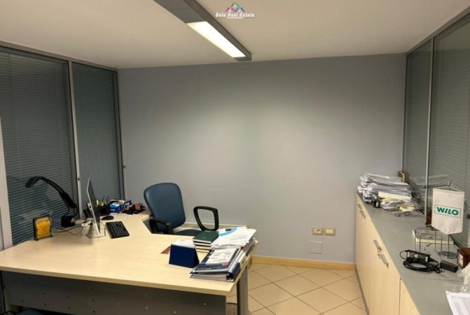 Tirane, jepet me qera zyre Kati 2, 220 m² 2.500 € (PAZARI I RI)