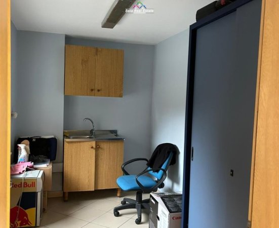 Tirane, jepet me qera zyre Kati 2, 220 m² 2.500 € (PAZARI I RI)