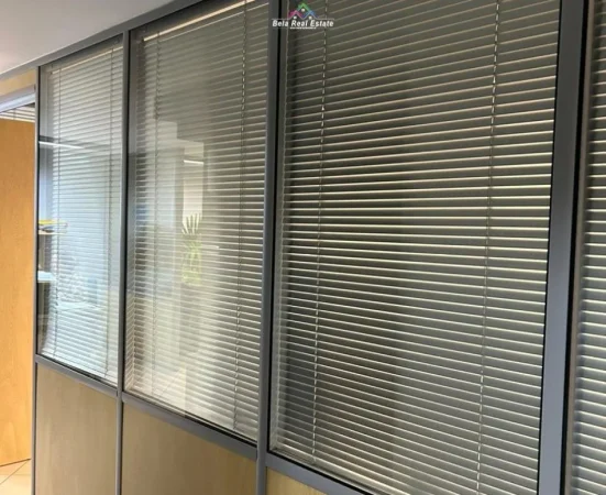 Tirane, jepet me qera zyre Kati 2, 220 m² 2.600 € (PAZARI I RI)