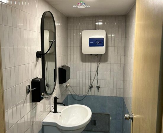Tirane, jepet me qera zyre Kati 2, 220 m² 2.500 € (PAZARI I RI)