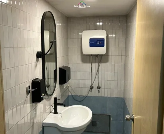 Tirane, jepet me qera zyre Kati 2, 220 m² 2.600 € (PAZARI I RI)