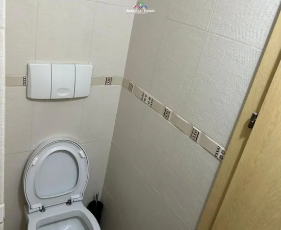 Tirane, jepet me qera zyre Kati 2, 220 m² 2.600 € (PAZARI I RI)