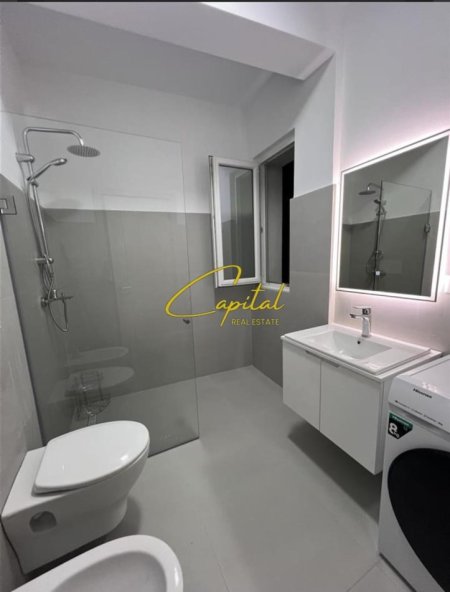 Tirane, jepet me qera apartament 2+1 Kati 9, 100 m² 650 € (ISH FUSHA AVIACIONIT)