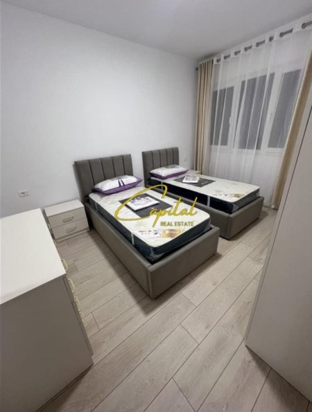 Tirane, jepet me qera apartament 2+1 Kati 9, 100 m² 650 € (ISH FUSHA AVIACIONIT)