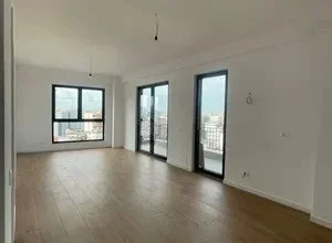 Tirane, jepet me qera zyre Kati 4, 70 m² 350 € (ali demi)