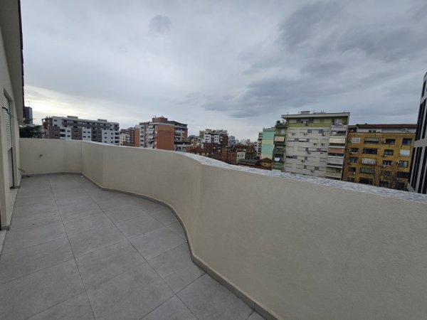 Tirane, shitet 3+1+Aneks+Ballkon Kati 3, 173 m² 300.000 € (Shkolla e kuqe)