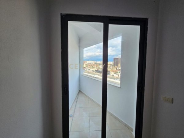 Tirane, jepet me qera apartament 1+1+Ballkon Kati 3, 70 m² 400 € (Unaza e re)