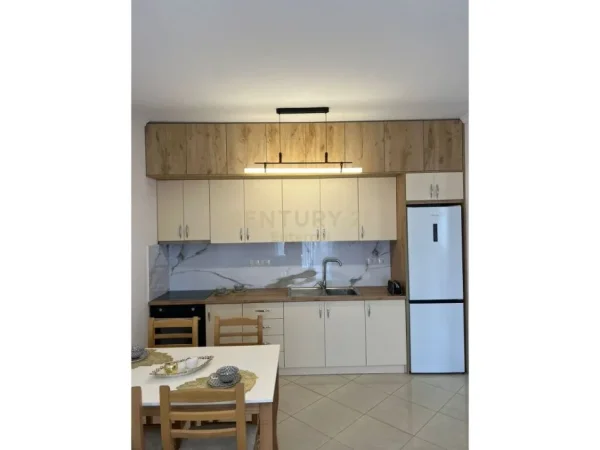 Tirane, shes apartament 2+1+Ballkon Kati 8, 98 m² 143.000 € (Astir)