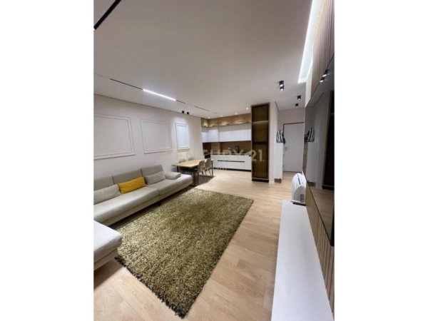 Tirane, jepet me qera apartament 2+1 Kati 4, 89 m² 1.100 € (Liqeni thate)