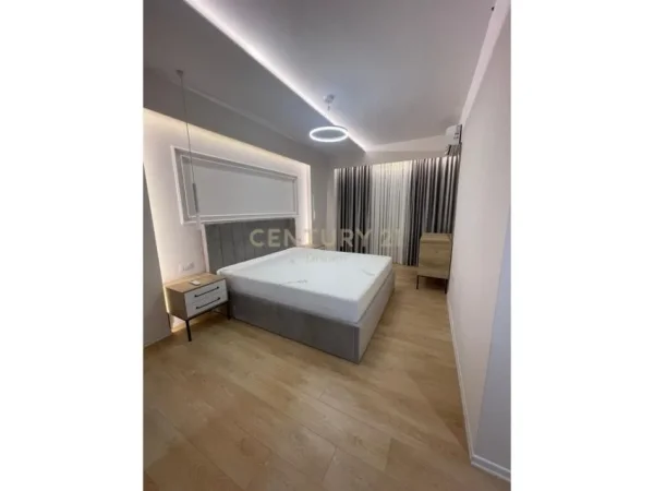 Tirane, jepet me qera apartament 2+1 Kati 4, 89 m² 1.100 € (Liqeni thate)