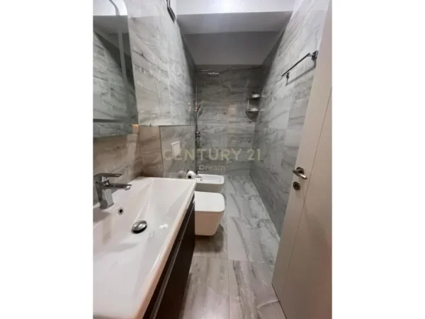 Tirane, jepet me qera apartament 2+1 Kati 4, 89 m² 1.100 € (Liqeni thate)
