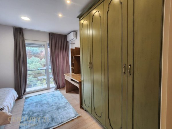 Tirane, jepet me qera apartament 3+1+Ballkon Kati 3, 143 m² 900 € (Kopshti zologjik)