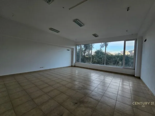 Tirane, jepet me qera zyre Kati 1, 650 m² 7.800 € (Kodra e diellit)