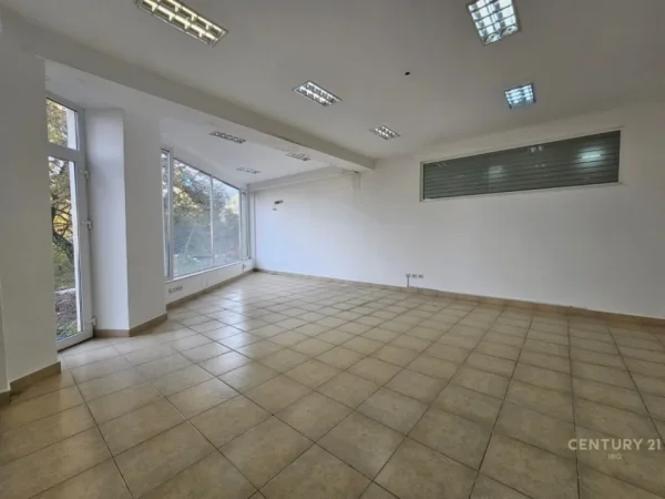 Tirane, jepet me qera zyre Kati 1, 650 m² 7.800 € (Kodra e diellit)