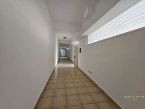 Tirane, jepet me qera zyre Kati 1, 650 m² 7.800 € (Kodra e diellit)