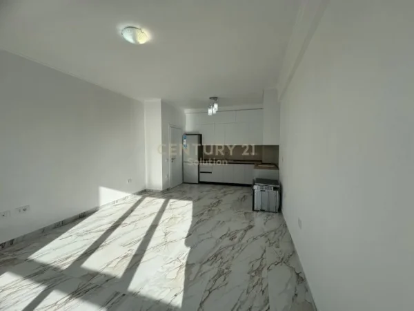 Tirane, jepet me qera apartament 1+1 Kati 7, 76 m² 350 € (Astir)