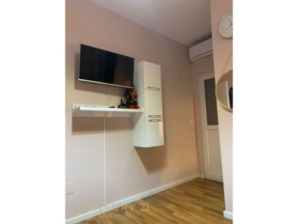 Tirane, jepet me qera apartament 2+1 Kati 2, 80 m² 1.000 € (Brraka)