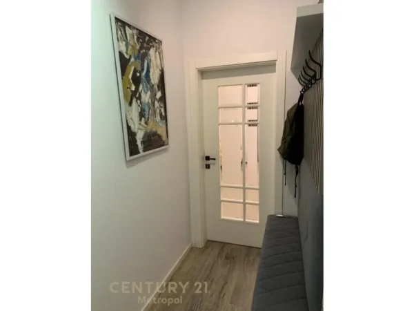 Tirane, jepet me qera apartament 2+1 Kati 2, 80 m² 1.000 € (Brraka)