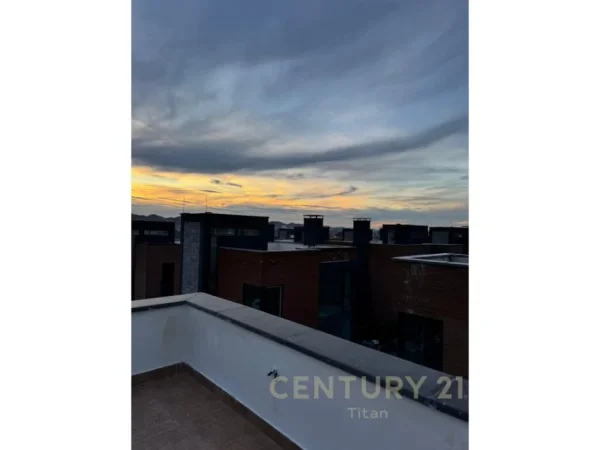 Tirane, shitet Vile 2+1 Kati 1, 600 m² 450.000 € (Farke)