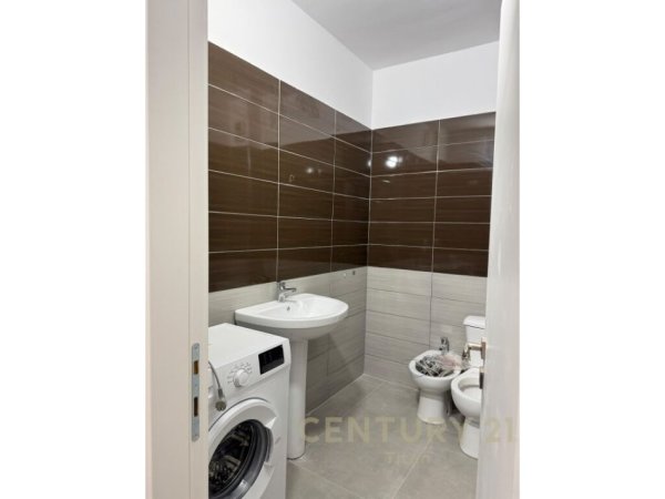 Tirane, jepet me qera apartament 2+1 Kati 6, 90 m² 700 € (Don bosco)