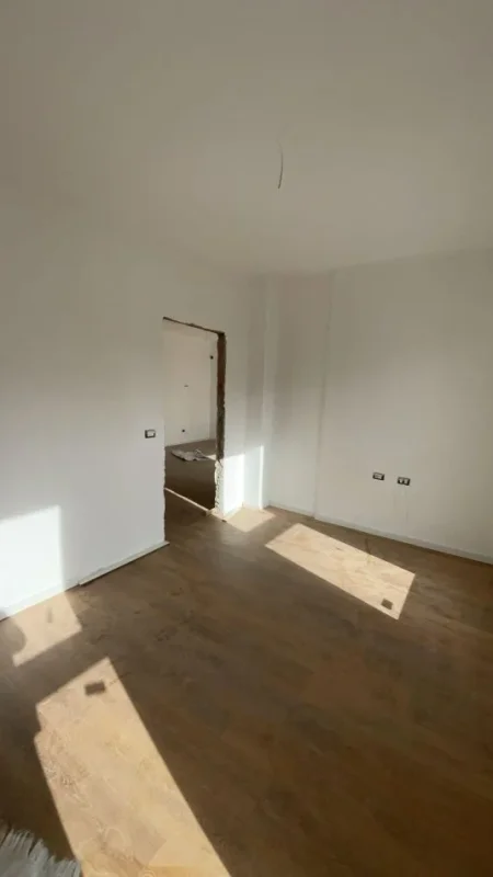 Tirane, shitet apartament 1+1 Kati 3, 63 m² 92.000 € (5 Maj)