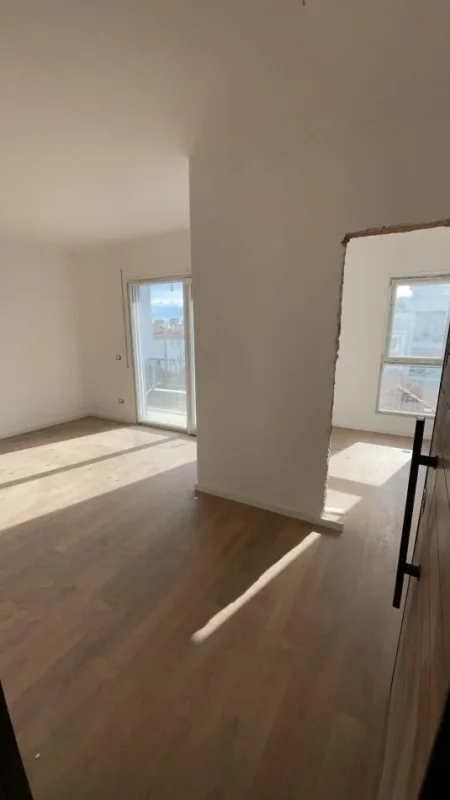 Tirane, shitet apartament 1+1 Kati 3, 63 m² 92.000 € (5 Maj)