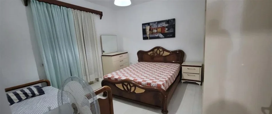 Tirane, jepet me qera apartament 1+1+Ballkon Kati 2, 70 m² 400 € (Rruga e kavajes pas Globe prane kopeshtit Cicerima)