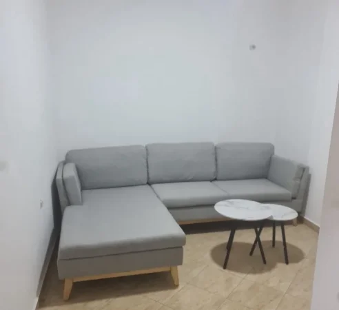 Tirane, jepet me qera apartament 1+1+Ballkon Kati 2, 60 m² 400 € (Astir rruga joklin persi)