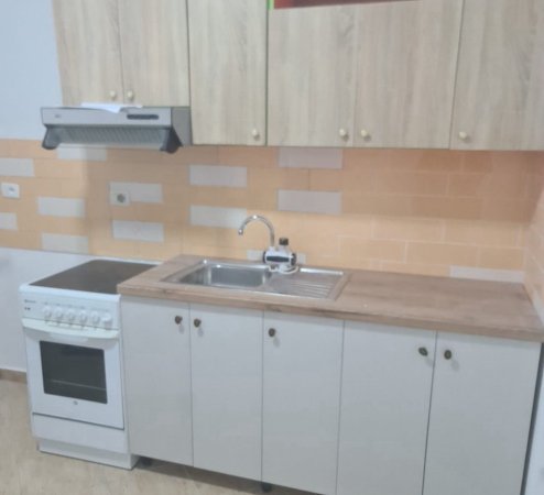 Tirane, jepet me qera apartament 1+1+Ballkon Kati 2, 60 m² 400 € (Astir rruga joklin persi)