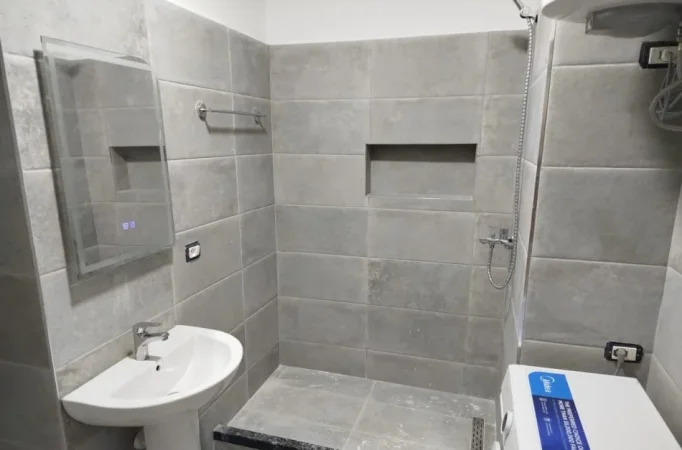 Tirane, jepet me qera apartament 1+1+Ballkon Kati 2, 60 m² 400 € (Astir rruga joklin persi)